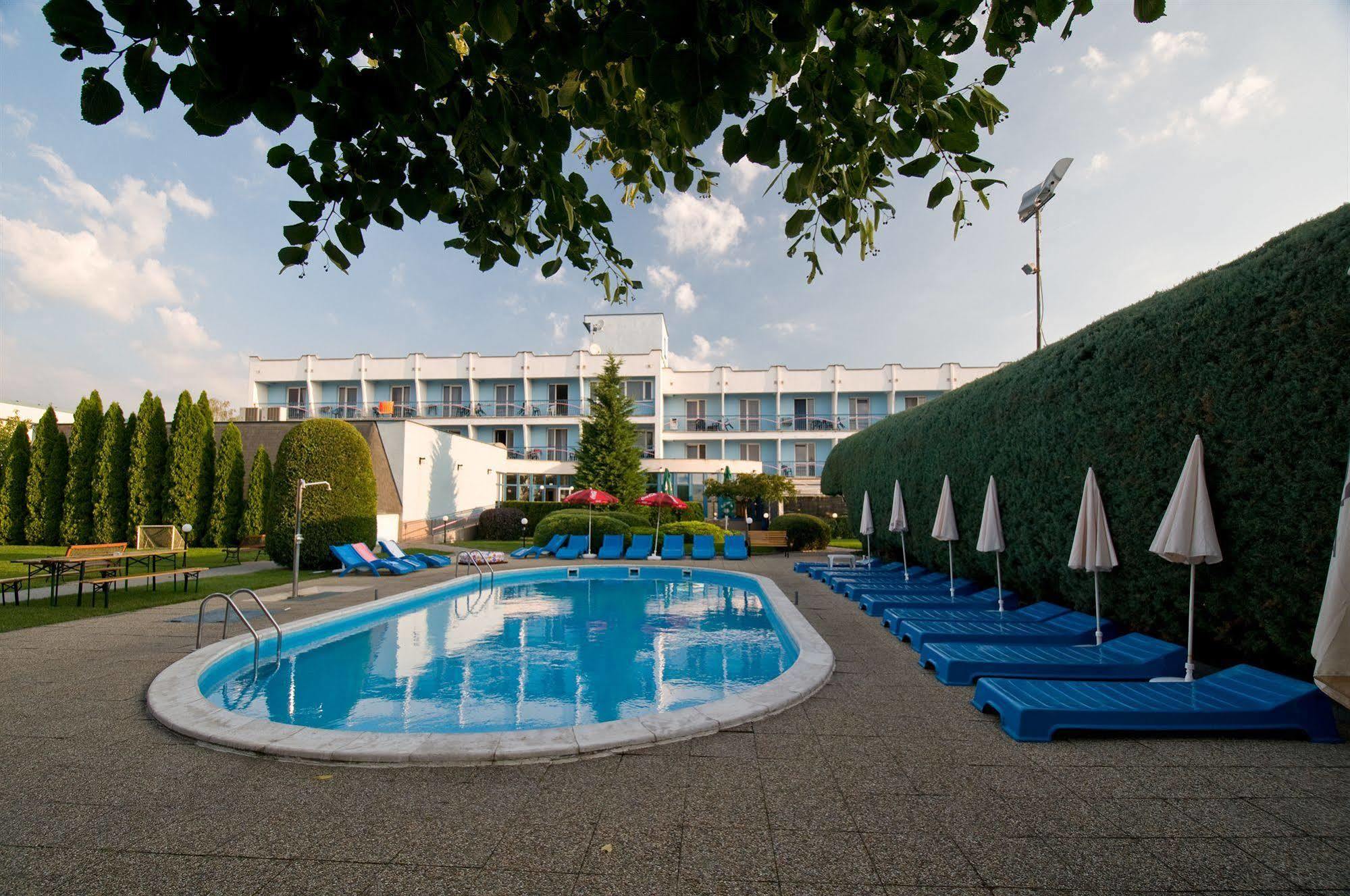 Aqua - Family Friendly Hotel 4*